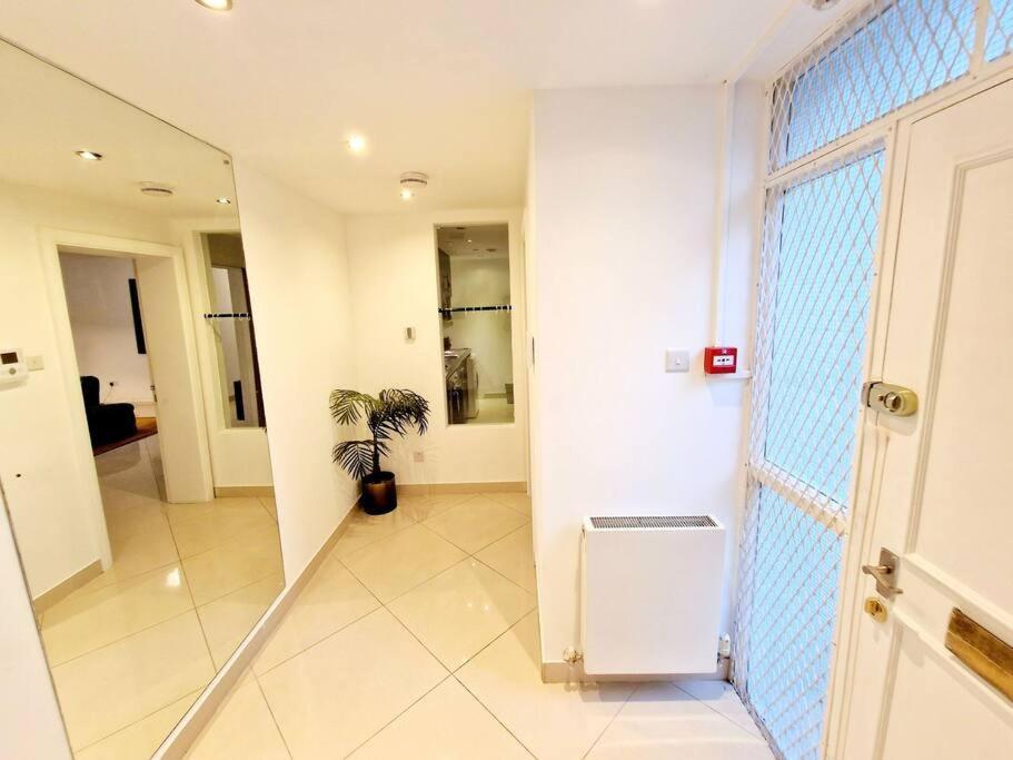 Modern Hyde Park Home With Private Entrance & Private Back Patio Near Bayswater & Paddington Stations Londra Esterno foto